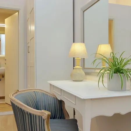 Treasurerome Opera & Trevi 2br * روما